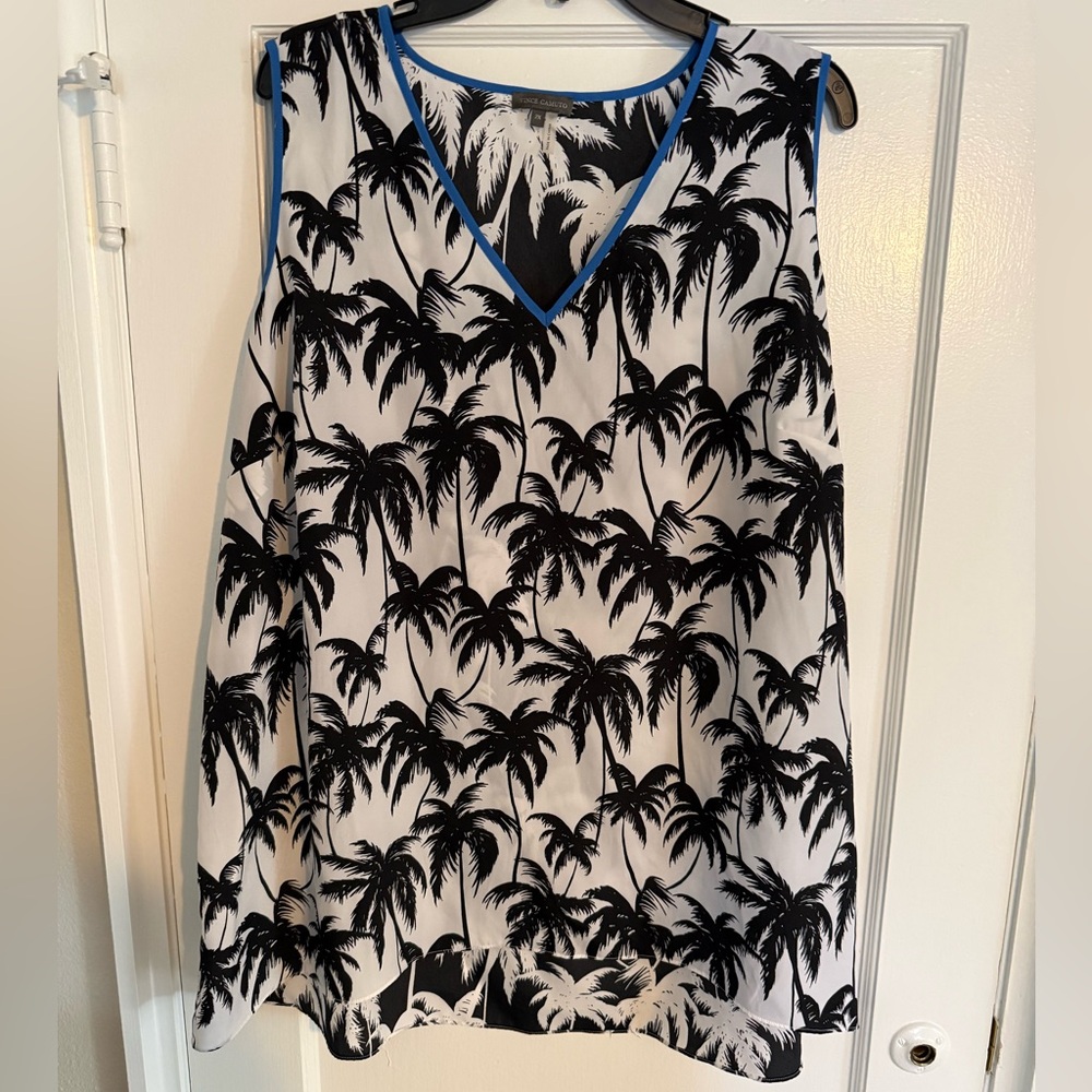 Vince Camuto Size 2X Black and White Palm Print Tank Top
